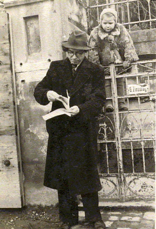 B. Brazdžionis su dukra Saule Ravensburge. Paštu gavęs eilėraščių rinkinio „Šiaurės pašvaistė“ korektūras. 1948 m. sausio 11 d.
