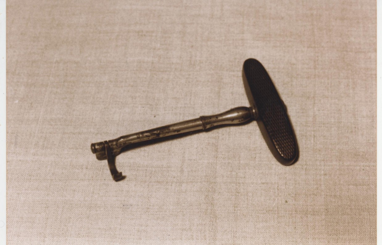 V. Kudirkos asmeninis daiktas – dantų traukiklis. XIX a.