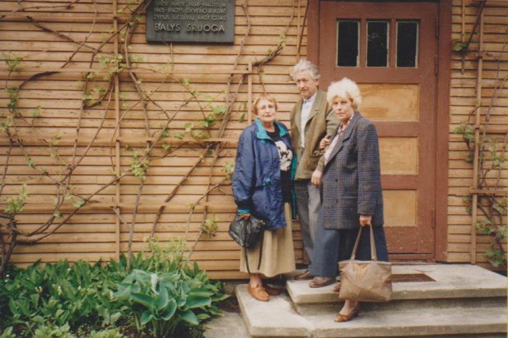 Dalia Sruogaitė, Vytautas Sruoga, Jolita Sruogaitė. Kaunas, 1995 m. gegužė