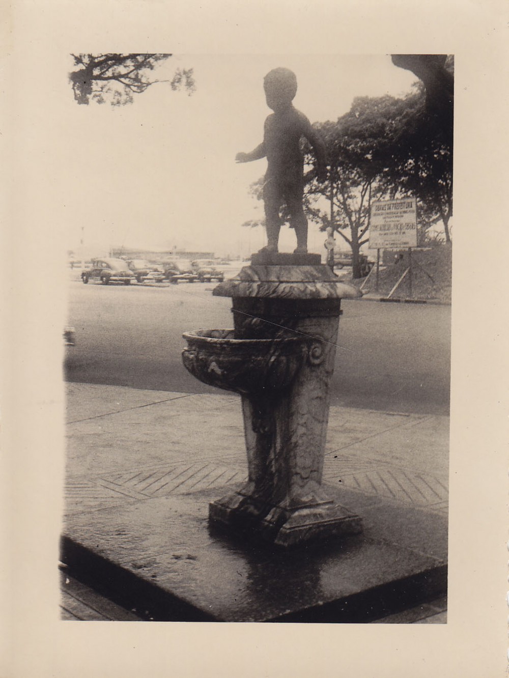Fontanas su berniuko skulptūra. Brazilija, apie 1946–1950 m.
