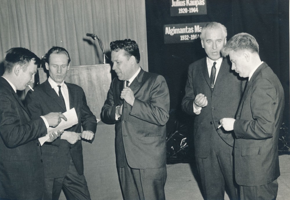 J. Kaupo ir A. Mackaus minėjimas Niujorke. 1965 m. Viduryje – H. Nagys, pirmas iš dešinės – K. Ostrauskas