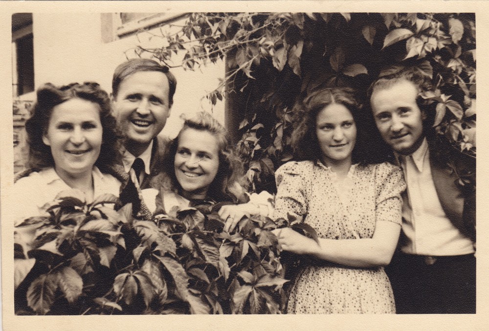 K. Kymantaitė, J. Kanopka, A. Liobytė, J. Čeičytė ir V. Jurkūnas. Vilnius, apie 1948–1949 m.