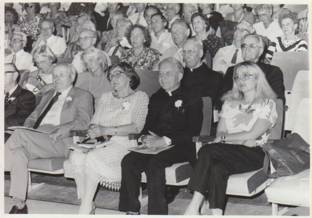 Literatūros vakaro metu Toronte, 1988. Iš dešinės – E. Nazaraitė, L. Andriekus, J. Švabaitė-Gylienė, J. Jankus