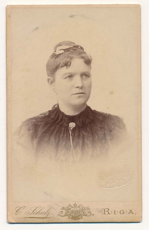 Motina Elžbieta Jarulaitytė-Kymantienė (1858–1937). C. Šulco nuotrauka. Ryga, 1890 m.