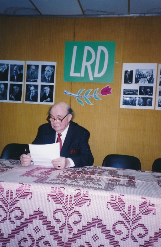 P. Jurkus kalba LRD posėdžio metu. Apie 1998 m.