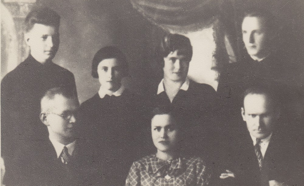 Panevėžio valstybinės mergaičių gimnazijos „Lindės–Dobilo“ meno kuopos valdyba ir nariai. 1935 m. Pirmoje eilėje viduryje – S. Bačinskaitė