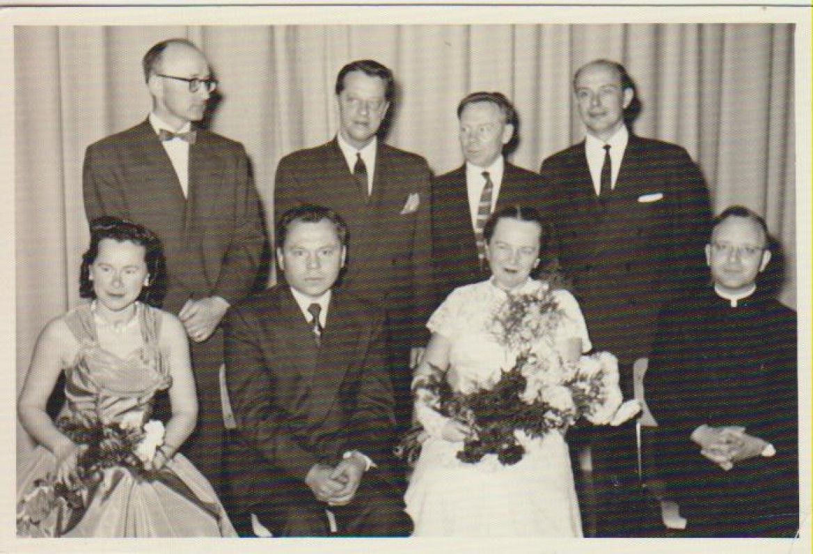 Po literatūros vakaro. Sėdi antras iš kairės – K. Bradūnas, J. Augaitytė, L. Andriekus. Stovi iš kairės – A. Vaičiulaitis, trečias – J. Aistis, P. Jurkus. Brooklyn, 1956 m.