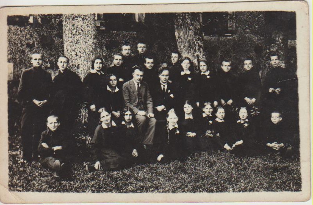 Su klasės draugais. L. Andriekus – paskutinėje eilėje, pirmas iš kairės. Seda, 1932 06 16
