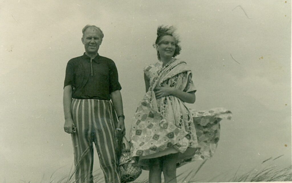 V. Miliūnas su žmona Angele Pietuose. Apie 1956 m.