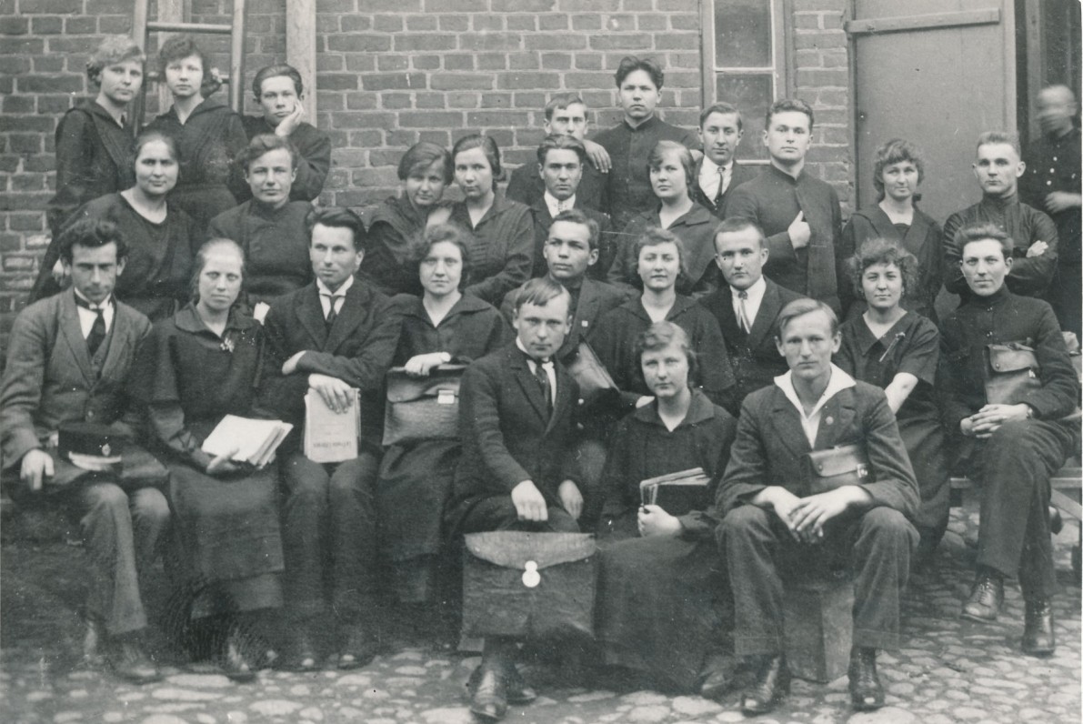 Vilkaviškio „Žiburio“ gimnazijos VIII klasė. 1925 m.