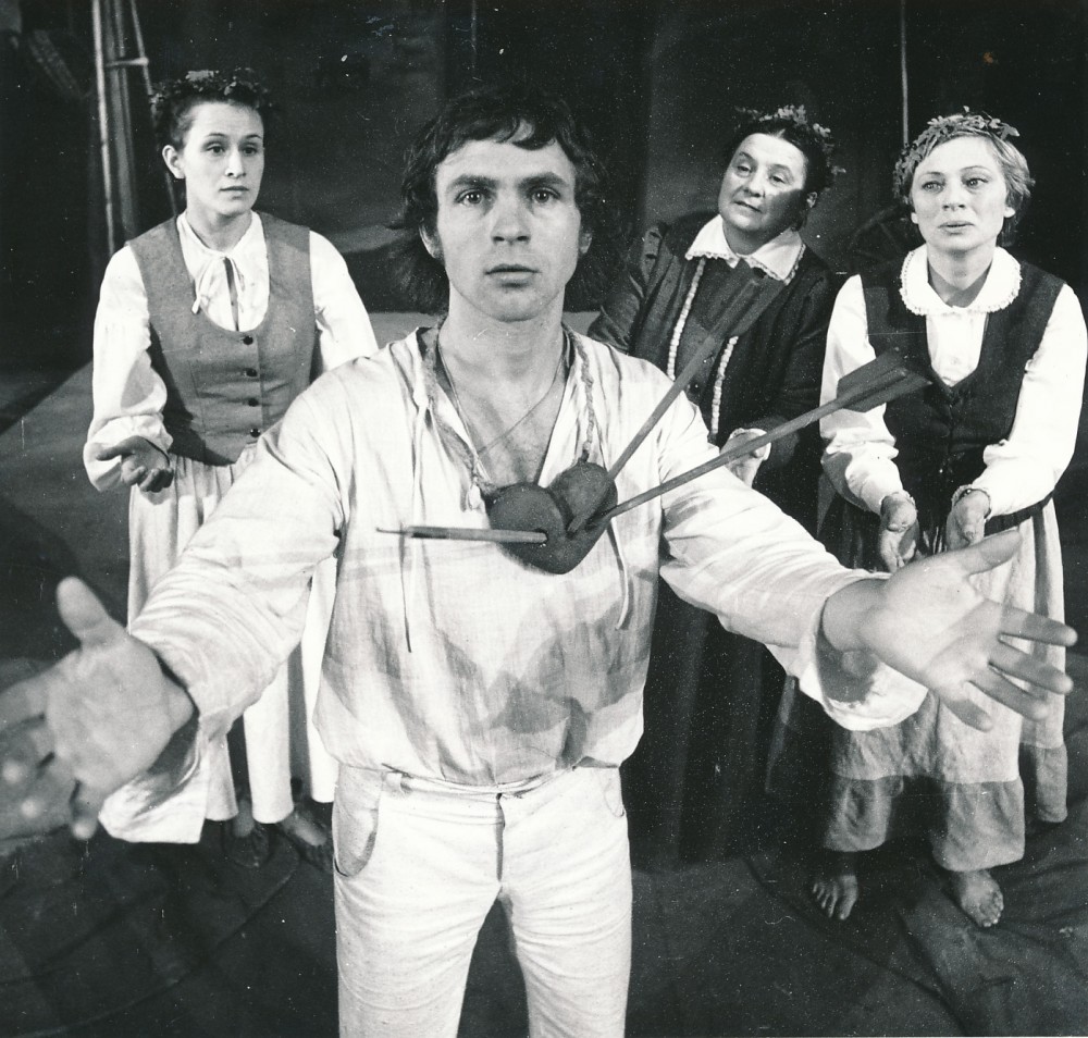 Žemaitės drama „Trys mylimos“ Jaunimo dramos teatre. 1979 m. Režisierius G. Padegimas. A. Zavadskio nuotrauka
