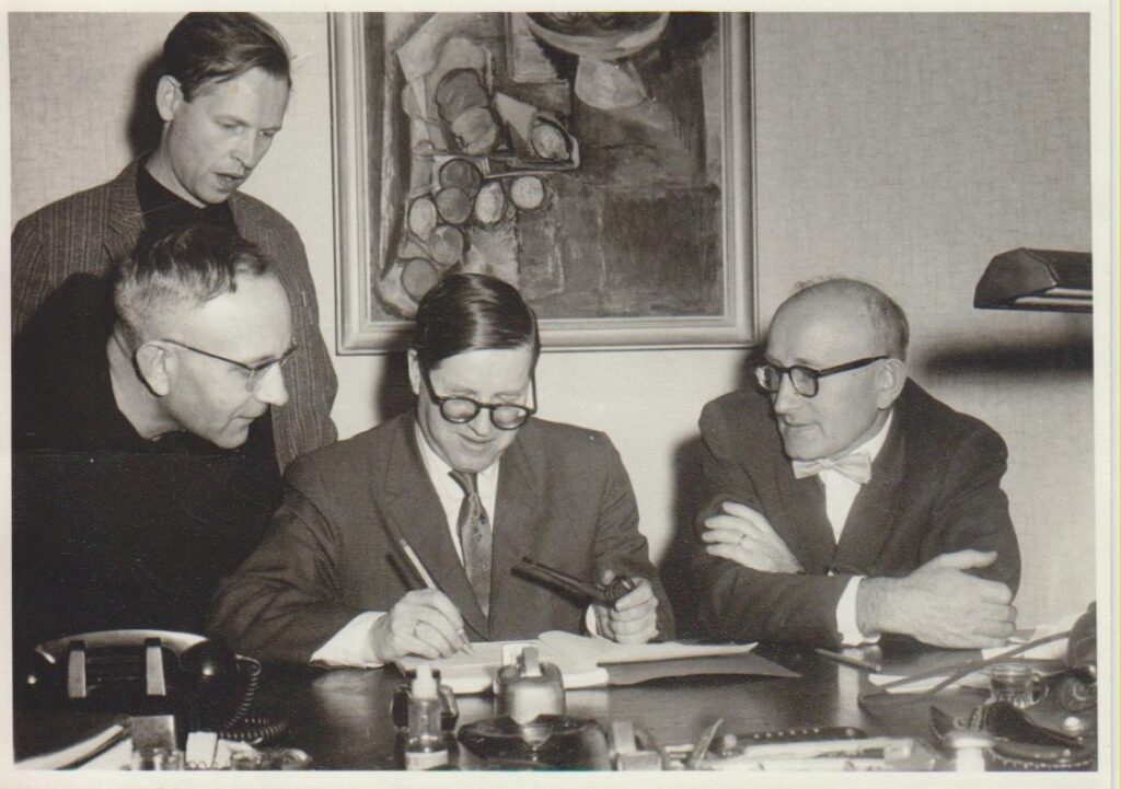 Žurnalo „Aidai“ redakcinės kolegijos posėdis. A. Nyka-Niliūnas, L. Andriekus, J. Girnius, A. Vaičiulaitis. Brooklyn, 1965 m.