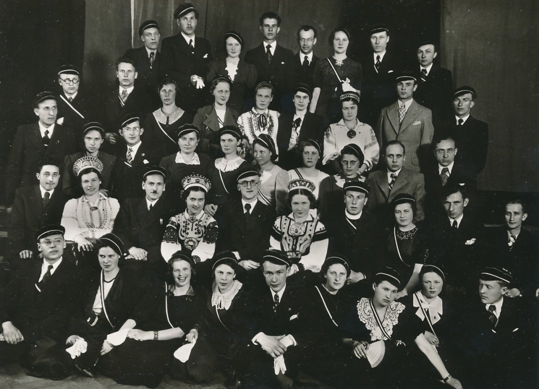 „Šatrijos“ draugijos nariai. Kaunas, apie 1938 m. Pirmoje eilėje centre – P. Jurkus, trečioje eilėje iš dešinės – B. Brazdžionis