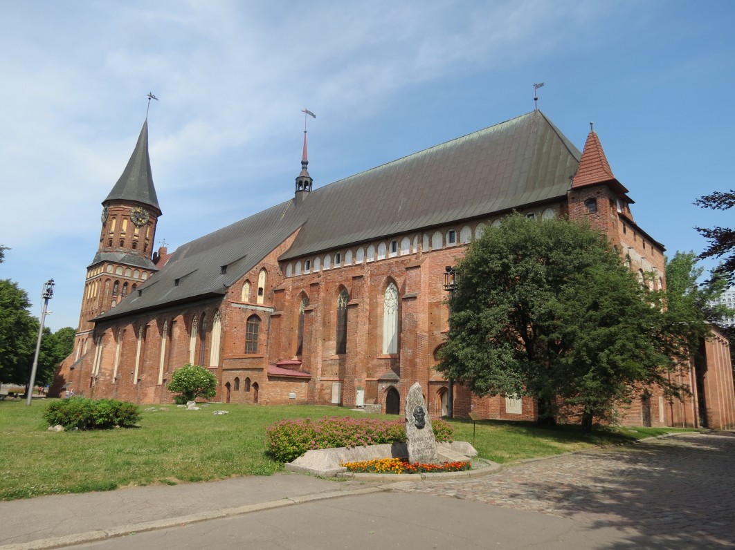 Karaliaučiaus (dabar – Kaliningrado) katedra šiandien. Ji pastatyta Priegliaus saloje, o šalia katedros buvusiame Karaliaučiaus universitete 1546–1549 m. studijavo M. Mažvydas. 2013 m.