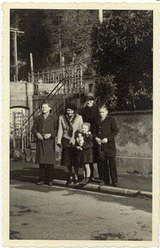 Brazdžionių šeima Vokietijoje, Ravensburge 1949 m. | entext1