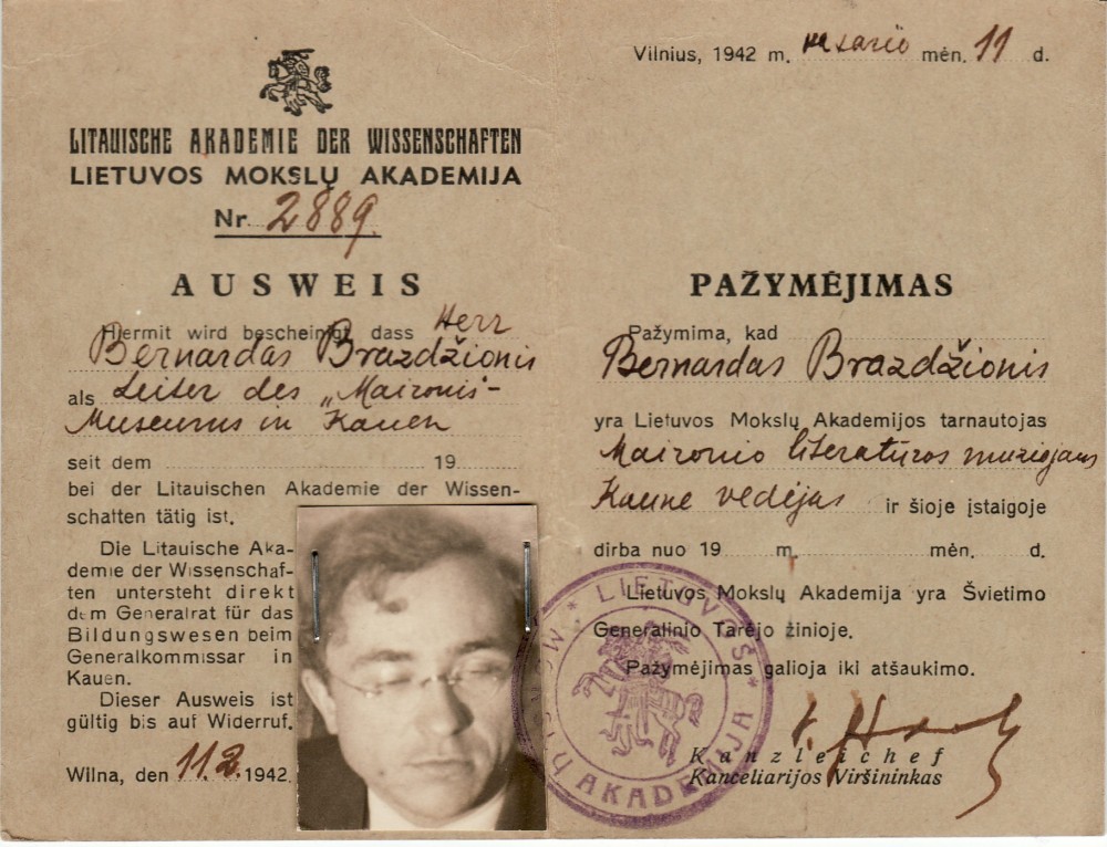 Darbo Maironio muziejuje pažymėjimas, išduotas Bernardui Brazdžioniui 1942 m. lapkričio 2 d. Vilniuje