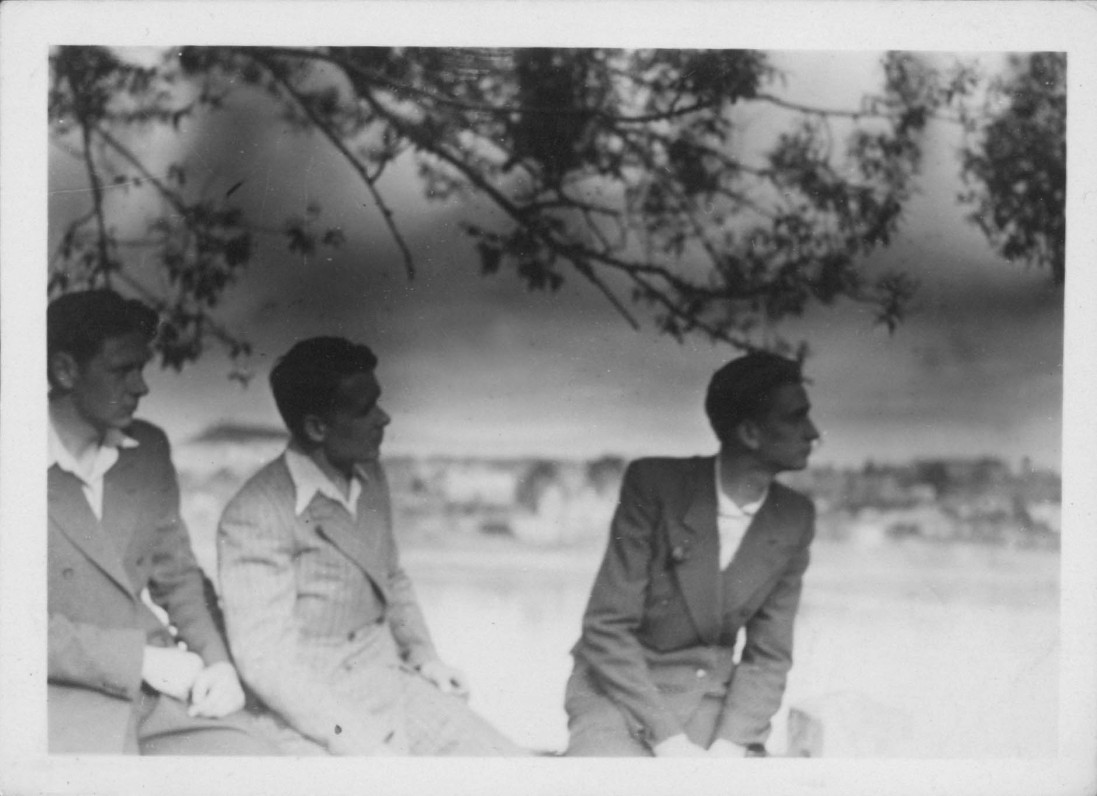 Iš dešinės pirmas – A. Landsbergis, antras – L. Lėtas. 1945 m.