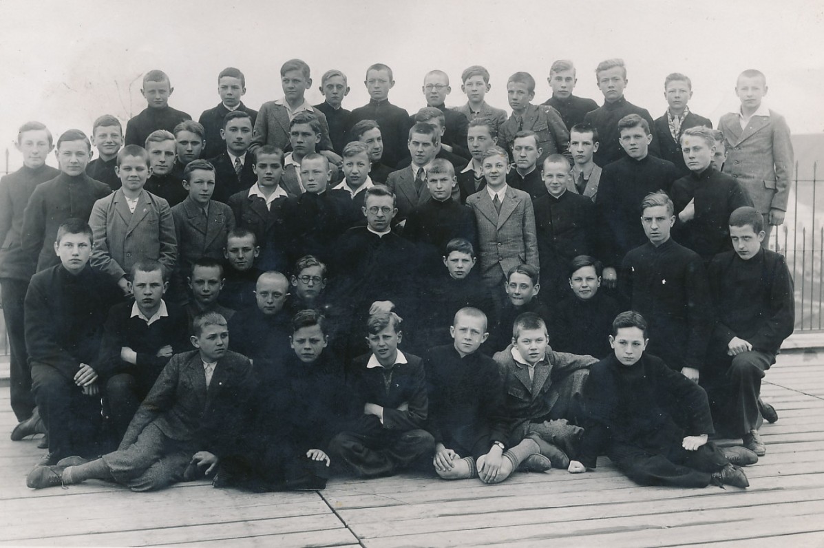 Jėzuitų gimnazijos V klasė. Kaunas, 1934 m.