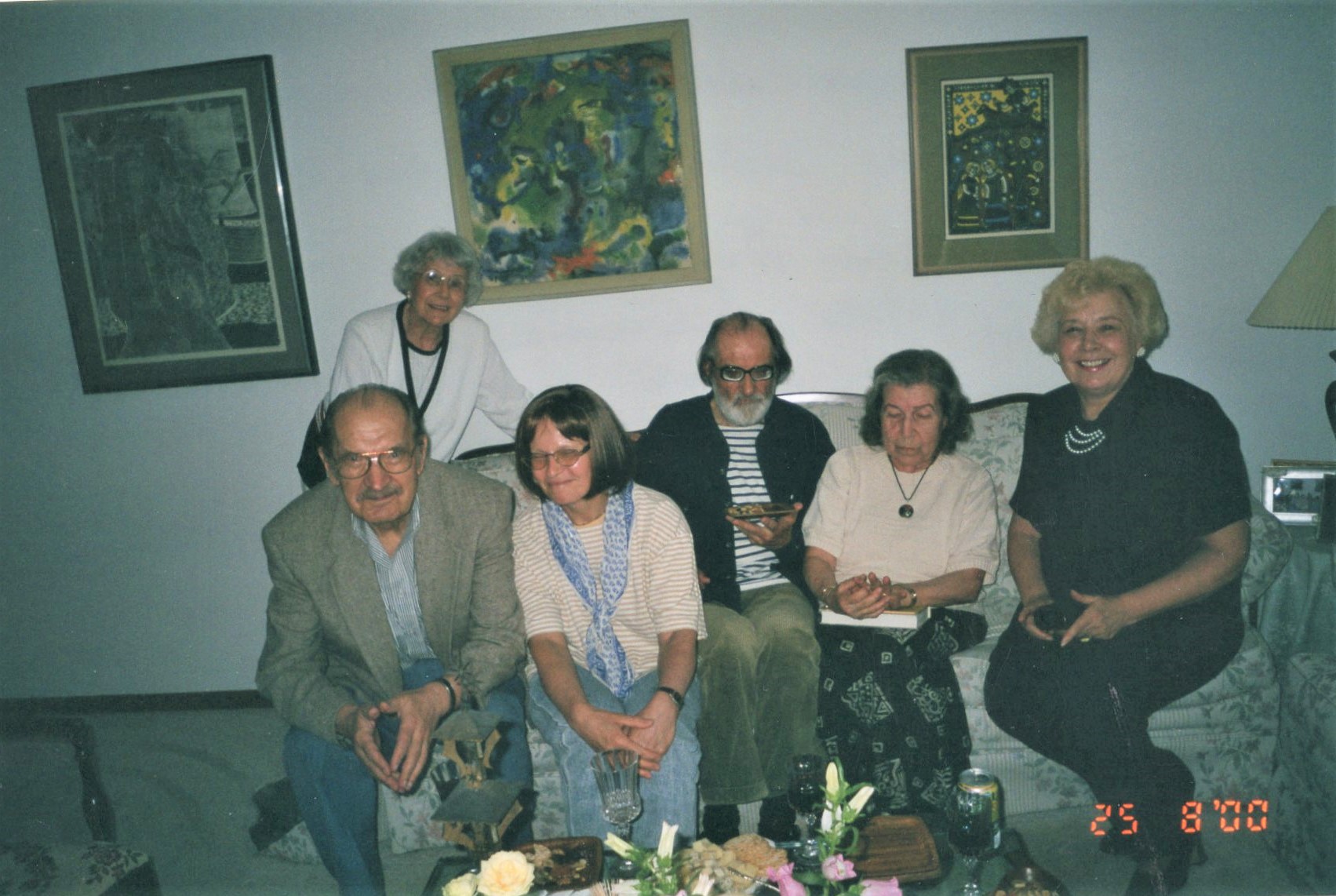 Poezijos dienų metu pas J. Švabaitę, 2001 05 Lemonte. Iš kairės – J. Švabaitė, T. Antanaitis, N. Miliauskaitė, V. Bložė, L. Sutema, A. Sakalaitė