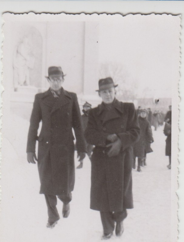 V. A. Jonynas su J. Blekaičiu. Vilnius. 1940 m.