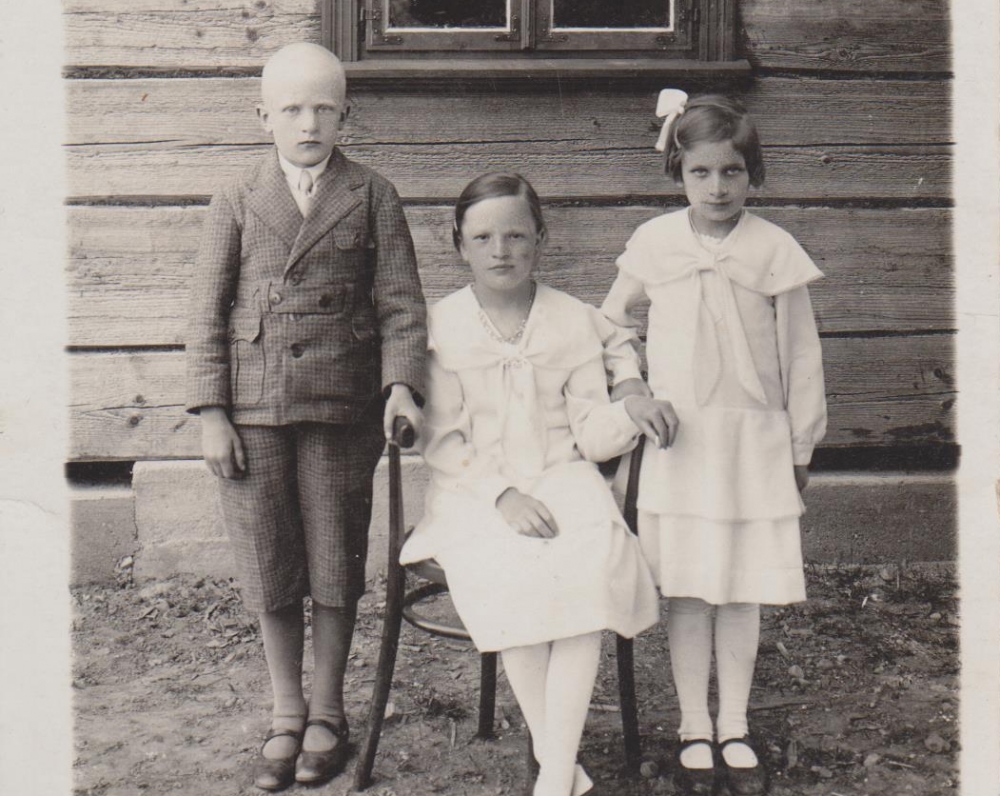 Vytautas, Antanina ir Elena Spurgos Šunkariuose. Apie 1932 m.
