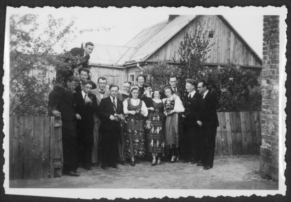 „Šatrijos“ nariai vieši pirmininko Č. Grincevičiaus namuose. Kaunas. 1939 m. V. Kazokas – pirmoje eilėje trečias iš kairės