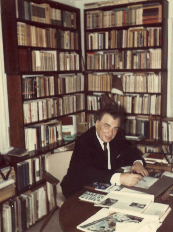 A. Gustaitis B. Brazdžionio darbo kambaryje Los Andžele apie 1968 m.