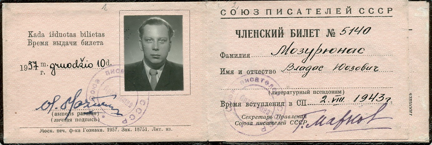 V. Mozūriūno SSRS rašytojų sąjungos nario bilietas. 1957-12-10 – RMM ĮK 4575