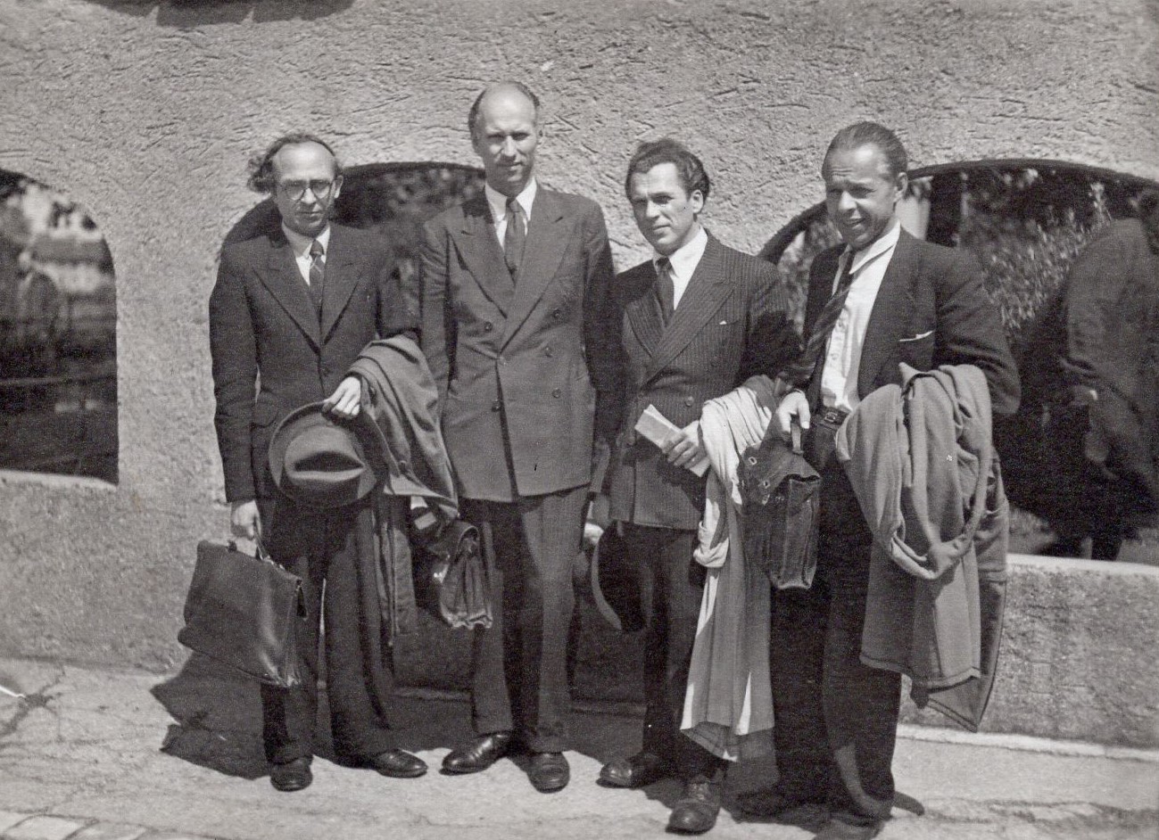 Iš kairės: B. Brazdžionis, S. Santvaras, A. Gustaitis, P. Andriušis. Ravensburgas, 1947 m. MLLM 39042