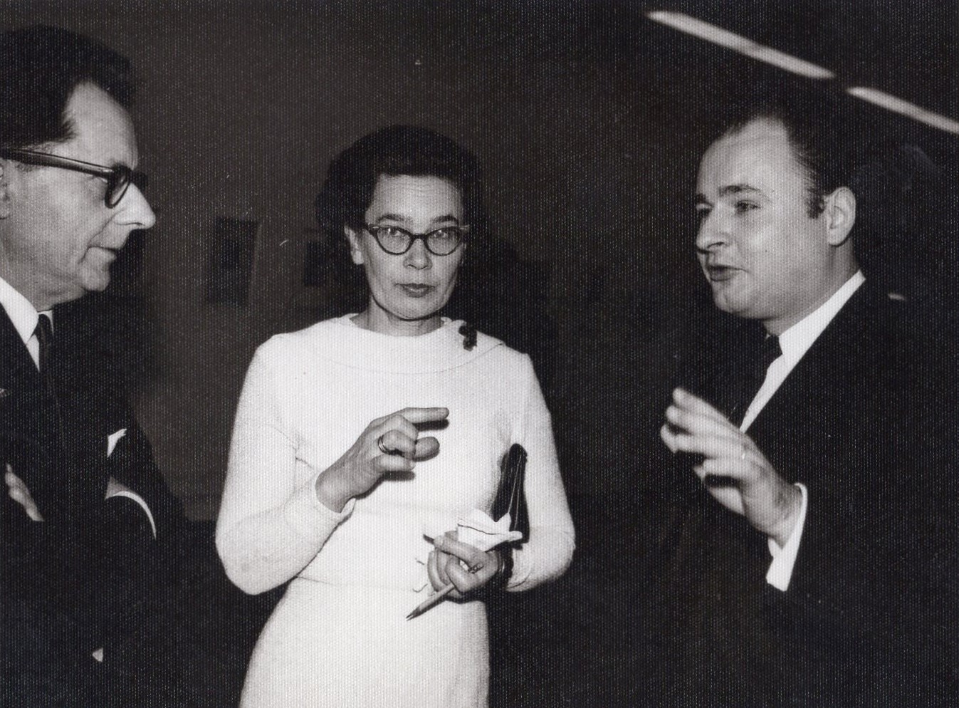 P. Augiaus-Augustinavičiaus meno albumo sutiktuvės. Čikaga, 1962 m. Iš kairės: A. Valeška, D. Lipčiūtė-Augienė ir A. Mackus. MLLM 32803