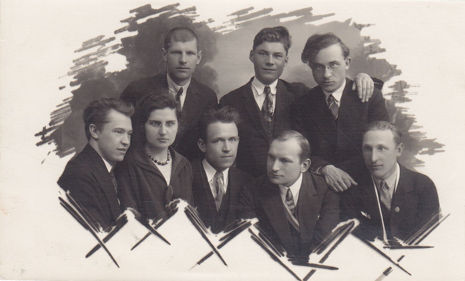 VDU studentai su Alytaus literatais. I-oje eilėje iš kairės: B. Babrauskas, G. Tulauskaitė, ketvirtas B. Rutkūnas; II-oje eilėje pirmas iš dešinės: B. Brazdžionis. Alytus. 1931 m. kovo 22 d. MLLM 29751