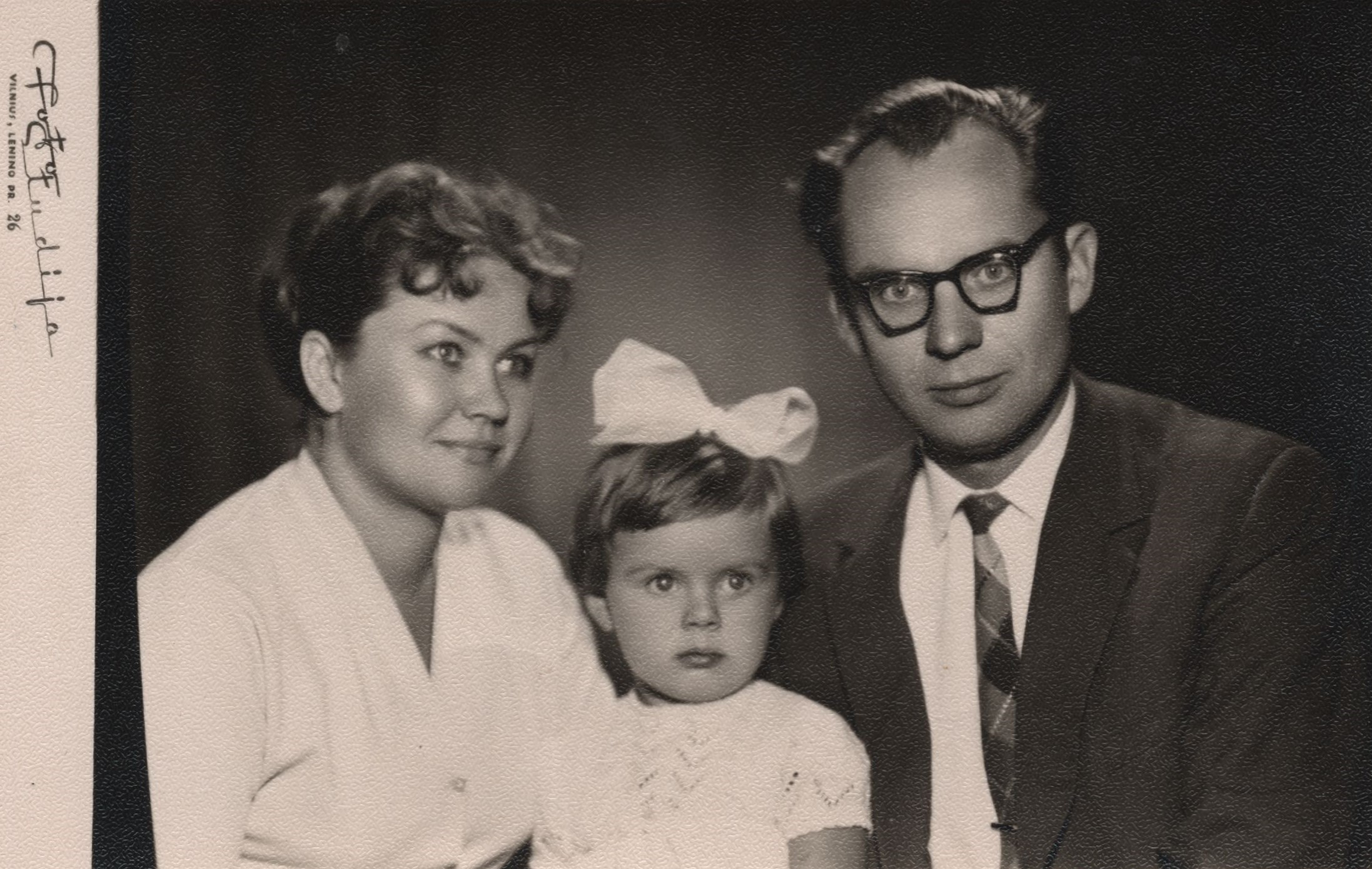 Dalia Urnevičiūtė su vyru Klemensu ir dukra Milda. Vilnius. Apie 1967 m. MLLM 127562