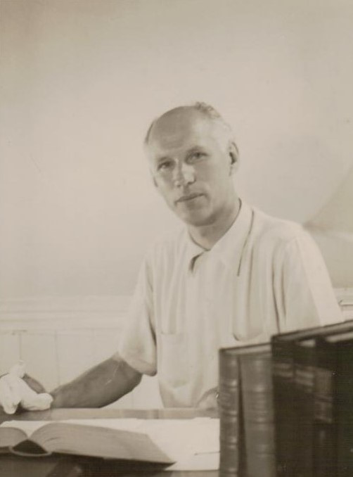 S. Santvaras Lietuvių enciklopedijos redakcijoje. Bostonas. Apie 1952 – 1953 m. MLLM 33146