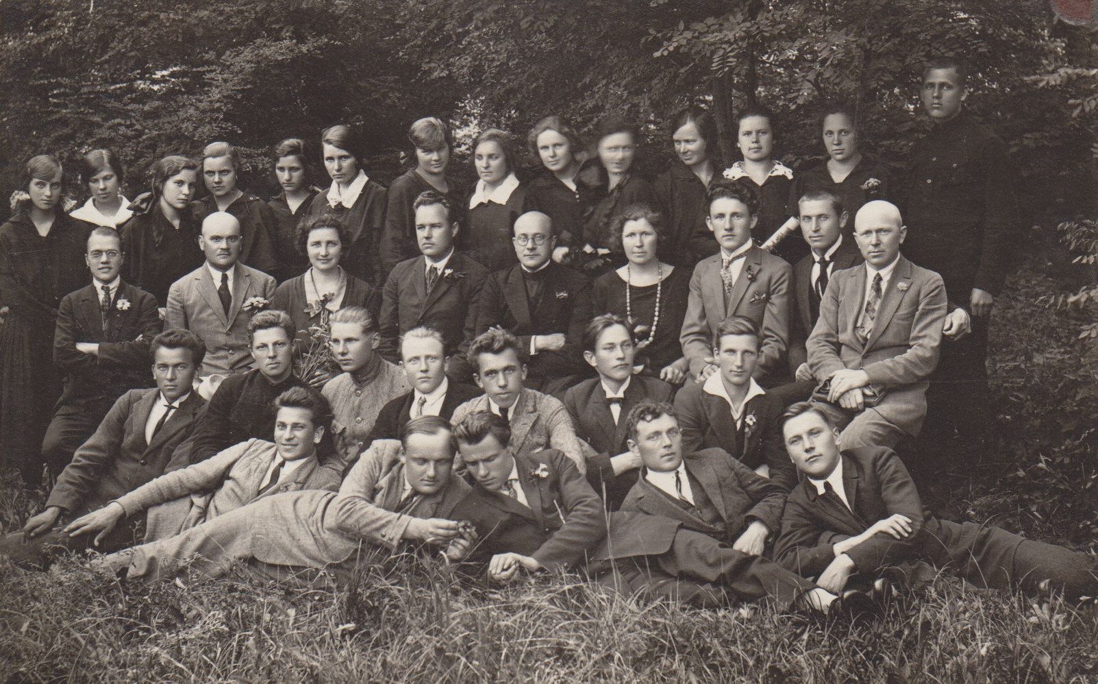 A. Giedrius tarp Jurbarko „Saulės“ mokytojų kursų dalyvių. 1926 m. MLLM 25031