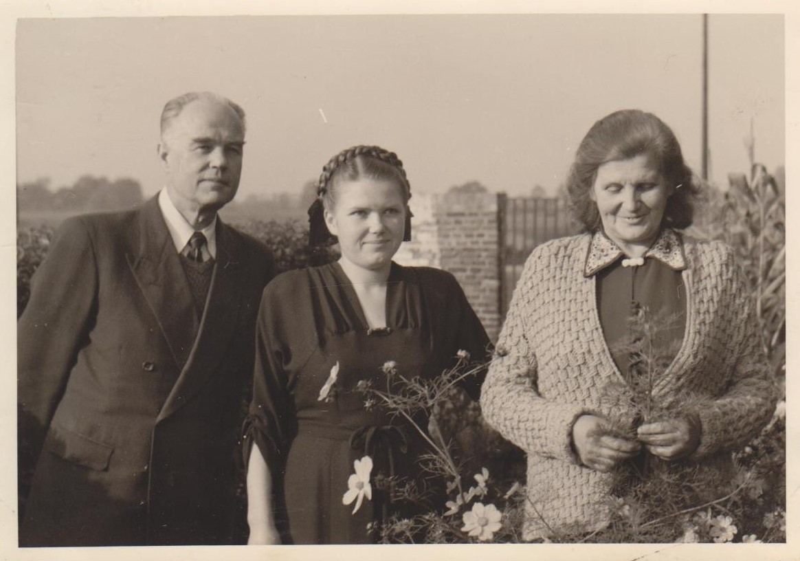 A. Giedrius su žmona Iliuminata ir dukra Grožvyda. Diepholz, 1953 m. MLLM 60373