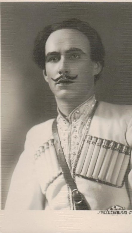 S. Santvaras Valstybės teatro solistas. Kaunas. 1933 – 1934 m. Kniaziaus vaidmuo A. Rubinšteino operoje „Demonas“