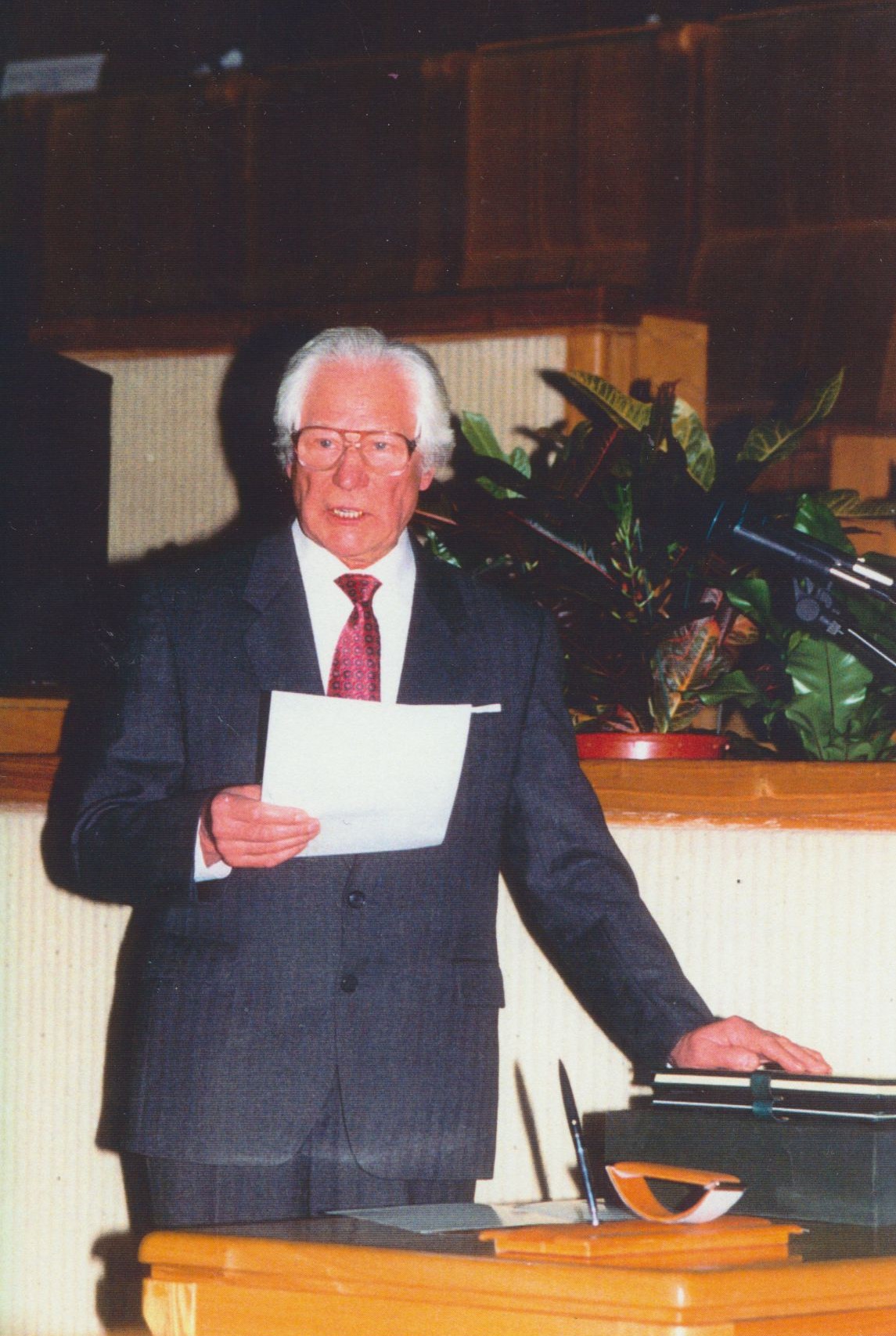 Prisiekia Seimo narys J. Avyžius. Vilnius, 1996 11 26. MLLM P48336