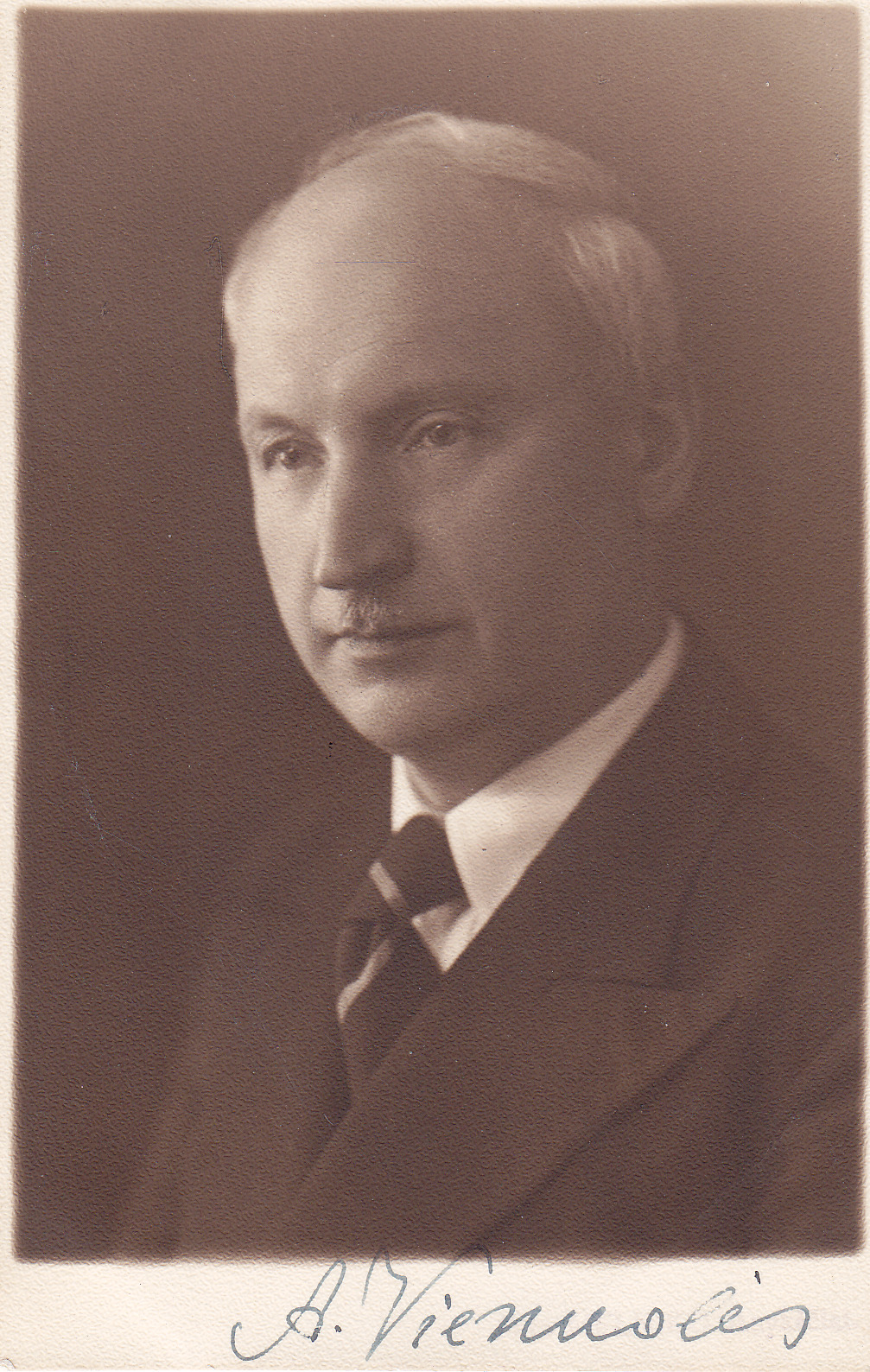 Antanas Vienuolis-Žukauskas apie 1928 m. Iš Gražinos Tulauskaitės albumo. MLLM 96647 / 24