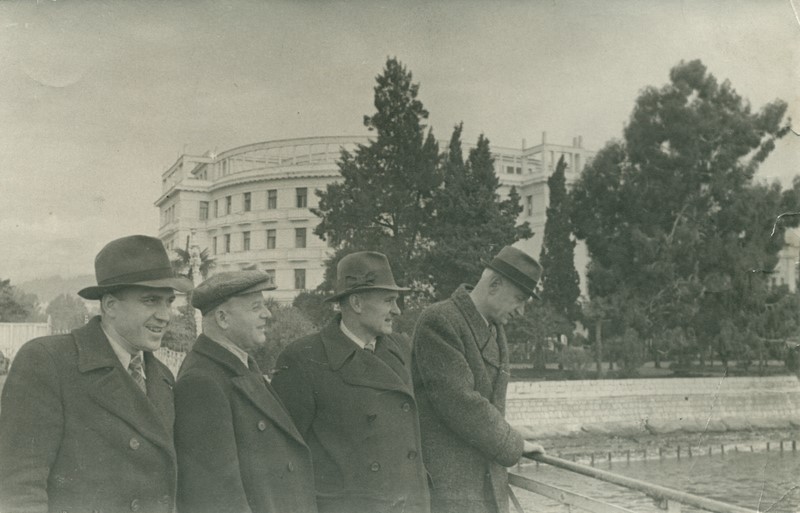 Ekskursija po Užkaukazę. Iš kairės: Albinas Žukauskas, Juozas Paukštelis, L. Dligačas, A. Vienuolis. 1946m. MLLM RMM ĮK 22776
