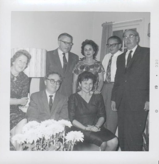 Svečiuose pas B. ir D. Railas Kalifornijoje 1961 m. Iš kairės: sėdi Alminienė, B. Brazdžionis, M. Gimbutienė; stovi J. Tininis, D. Railienė, B. Raila, K. Alminas. BBR 11530