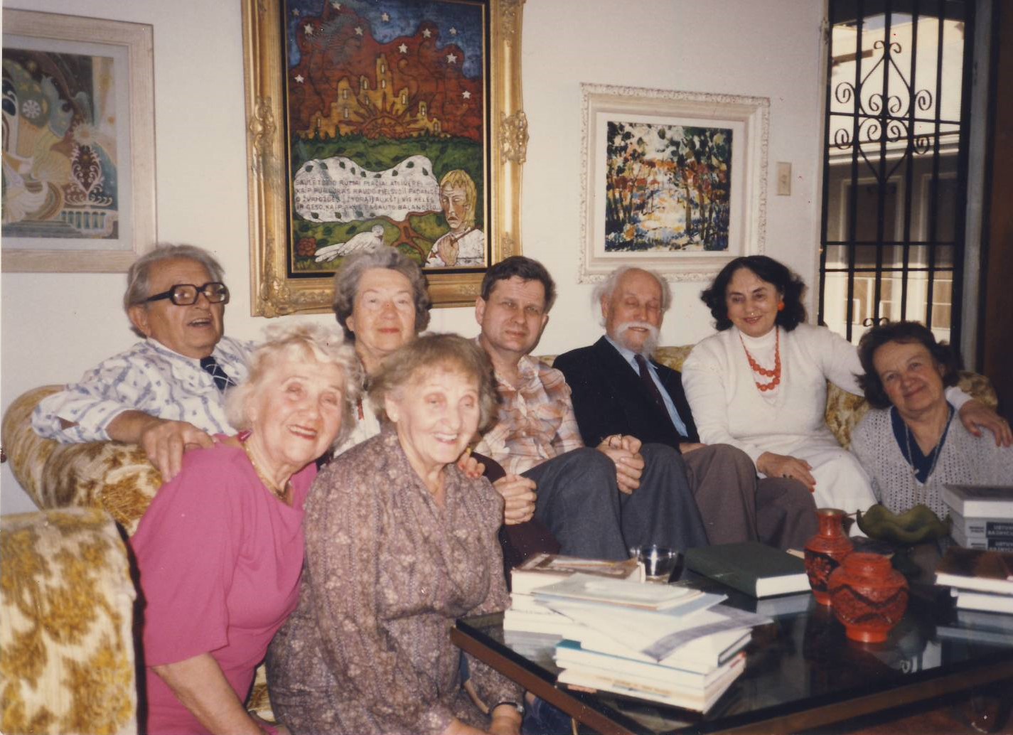 Svečiuose pas M. Lembertienę. T. Venclova ir kiti. Santa Monika, 1986 m. kovas. P. Gaučio nuotrauka. MLLM 113553