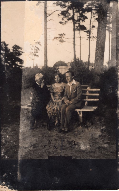 Vaižgantas su Vince Jonuškaite ir Dovu Zauniu. 1924 m. MLLM 131212