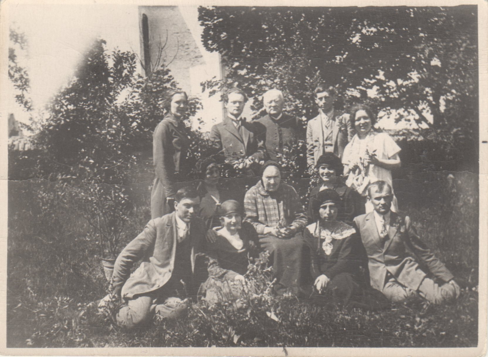 J. Paukštelis, S. Nėris, J. Grušas, V. Mykolaitis-Putinas ir kt. literatų išvykoje Kražiuose 1926 m. MLLM 22746
