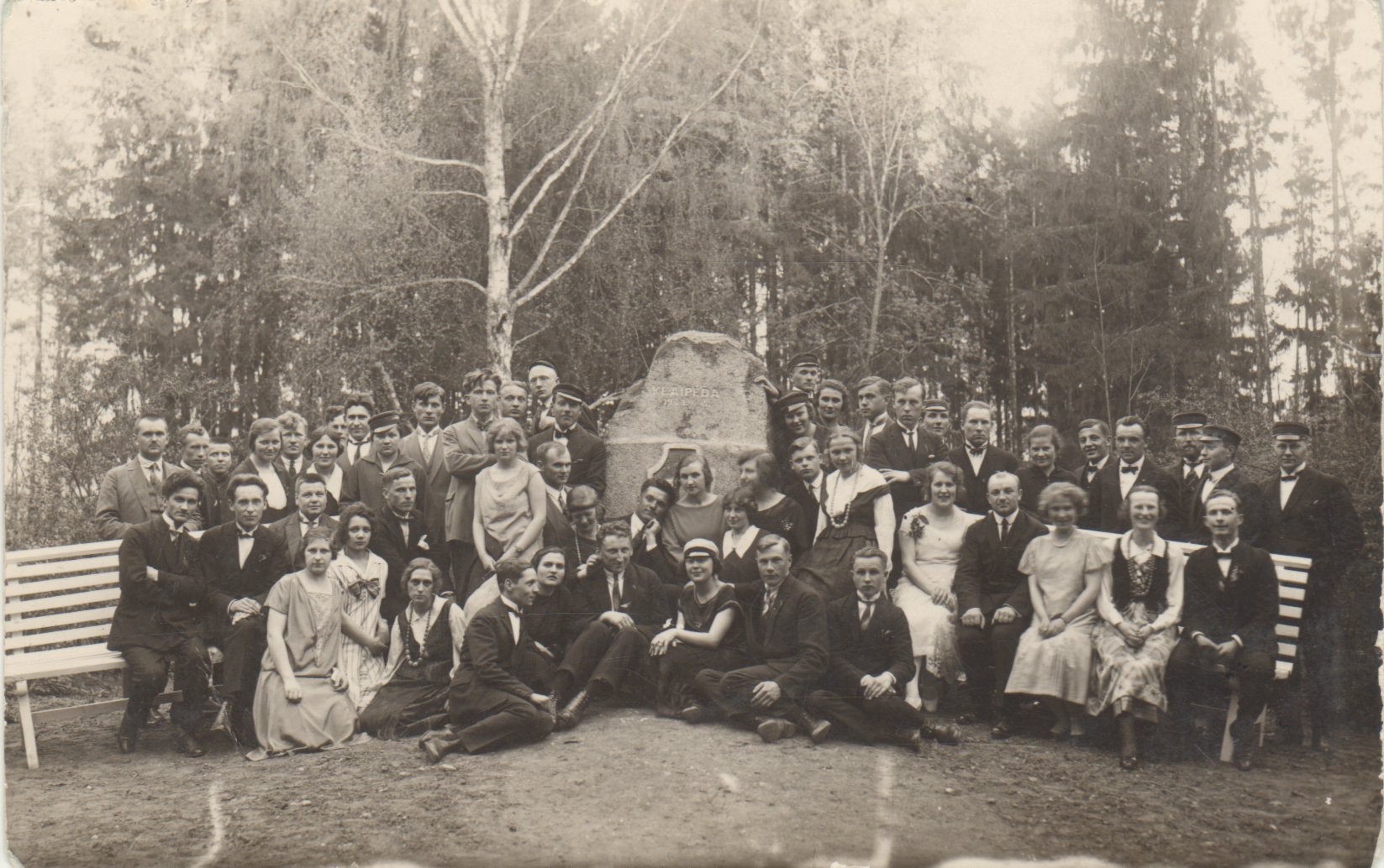 J. Paukštelis su studentais Dotnuvoje 1925 m. MLLM 22721