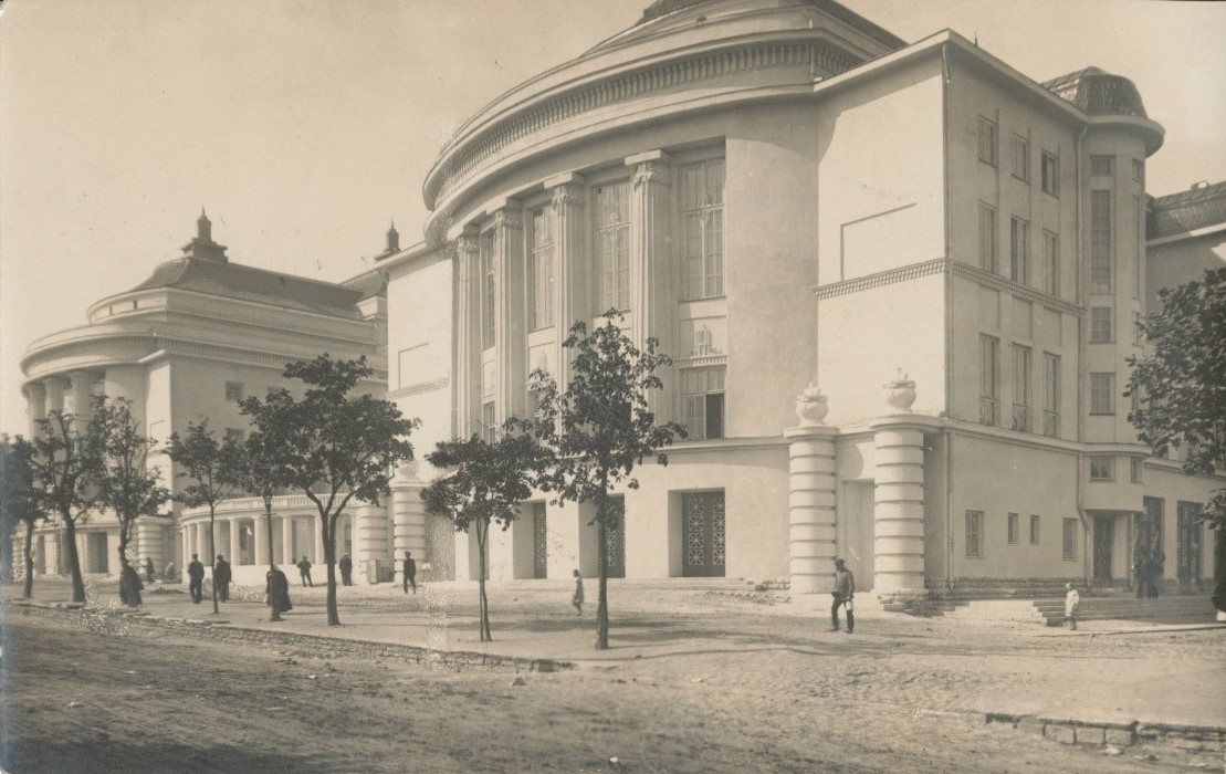 Vaižganto atvirlaiškis su Talino teatro fotonuotrauka siųstas Aleksandrui Dambrauskui-Jakštui. 1913 m. MLLM 77353/a