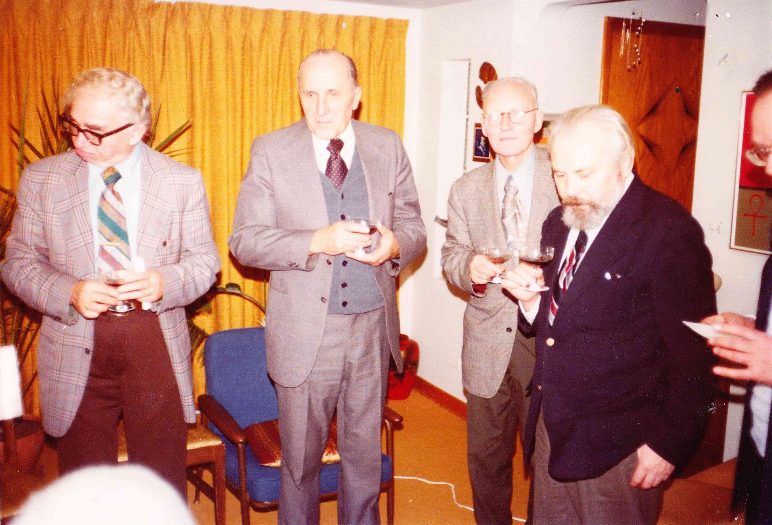„Šatrijos“ nariai. Iš kairės B. Brazdžionis, Č. Grincevičius, A. Kairys, B. Bradūnas. Čikagoje. MLLM 33110