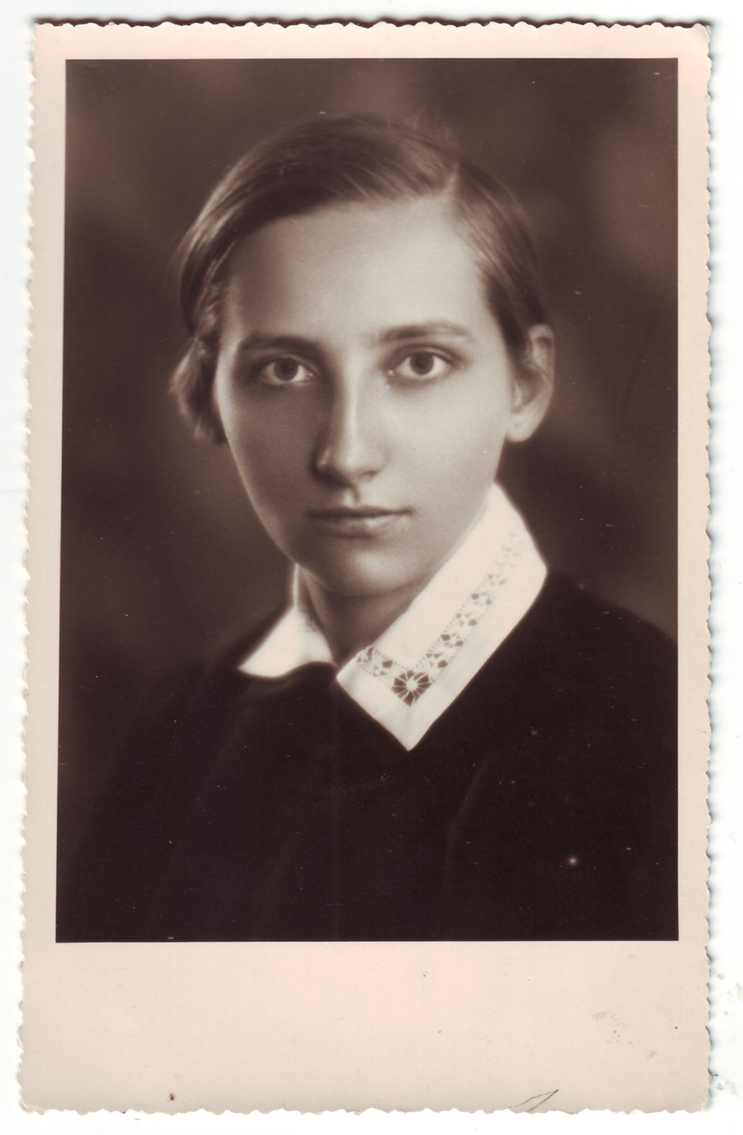 V. Zaborskaitė Panevėžyje 1937 m. Iš V. Stonytės asmeninio archyvo