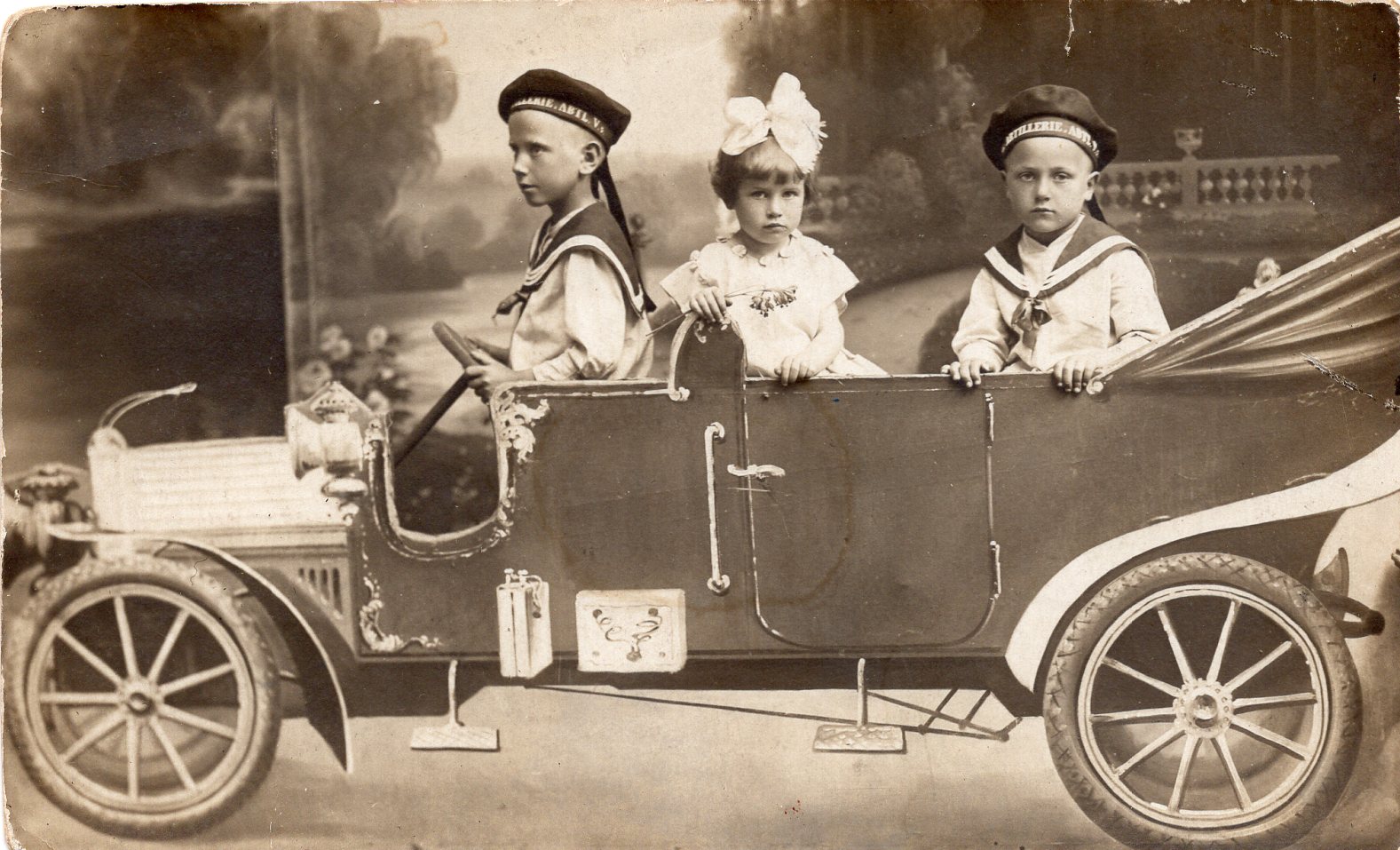 Aldona, Edvardas ir Albertas Veščiūnai. Alytus, apie 1927 m.
