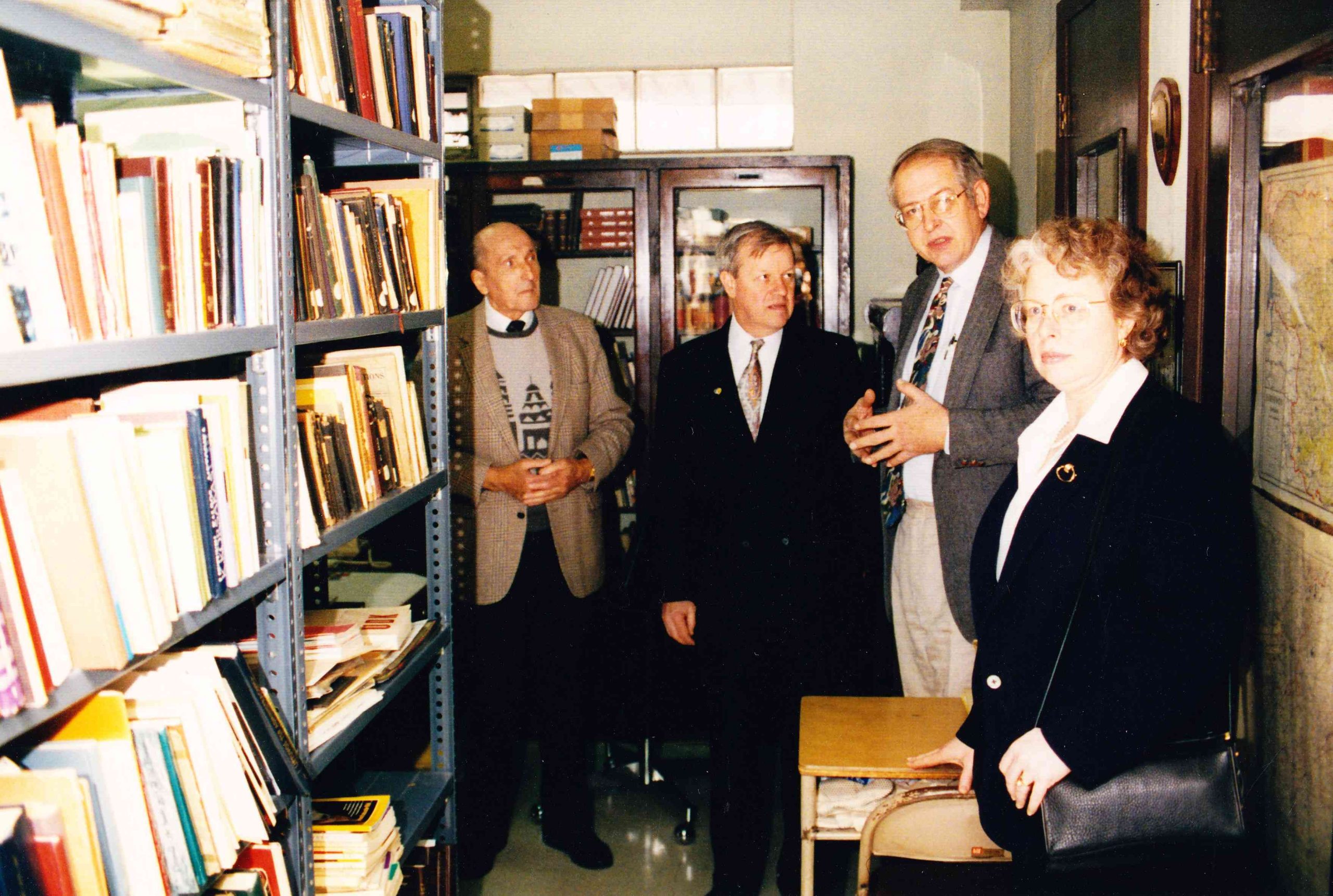 Č. Grincevičius, J. Račkauskas su JAV valdžios atstovu Pasaulio lietuvių centre. Čikaga, 1993 m. MLLM 55411 F7267