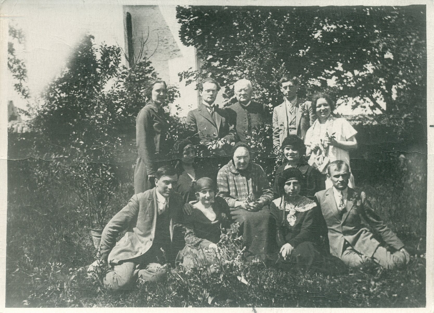V. Mykolaitis-Putinas ir „Šatrijos“ draugijos nariai Kražiuose, 1926 m. RMM ĮK 22746